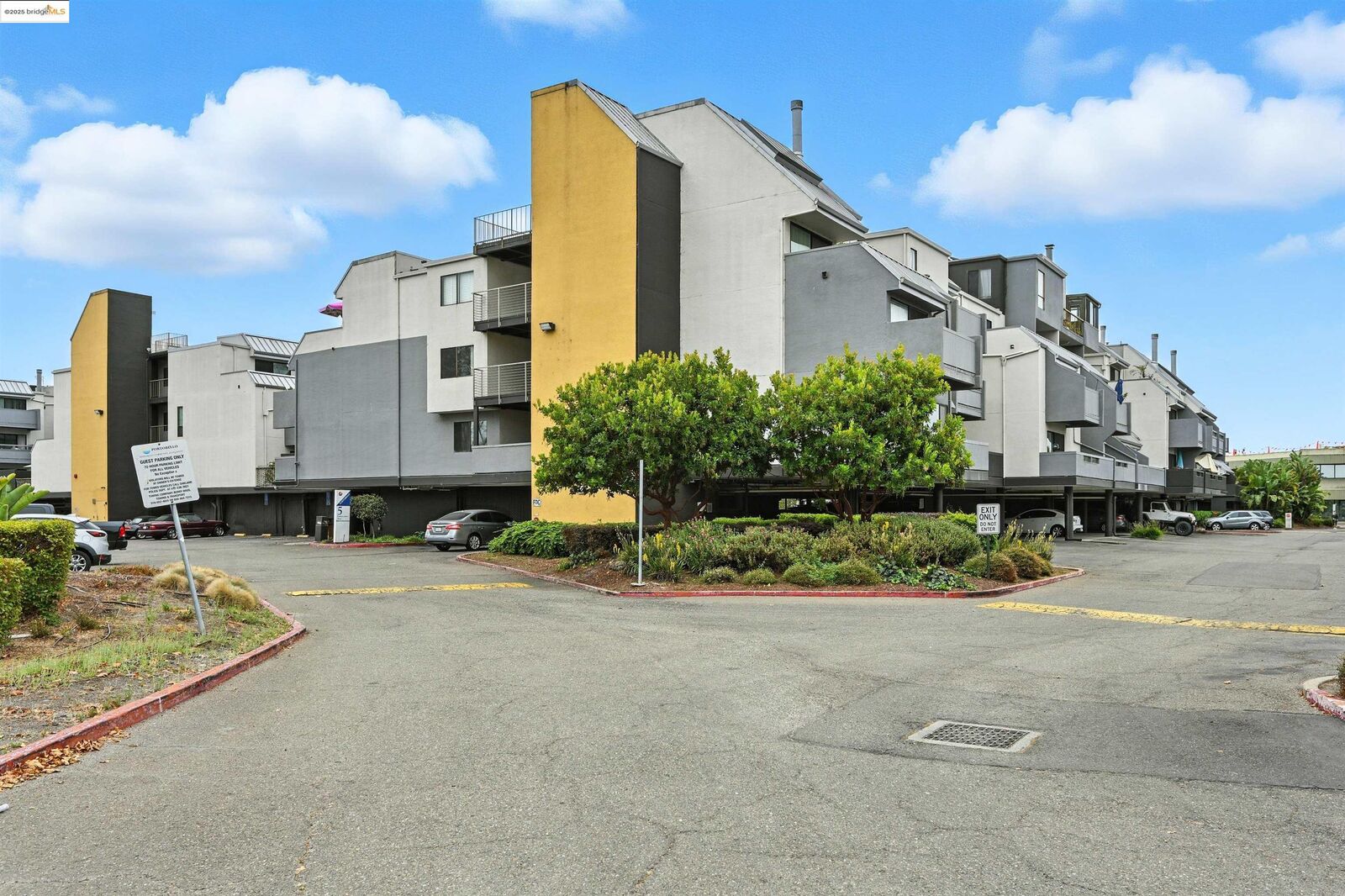 Property Photo: 5 Embarcadero 129 CA 94607