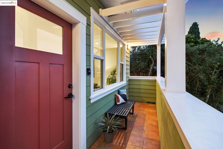 Property Photo:  667 Alcatraz Ave  CA 94609 