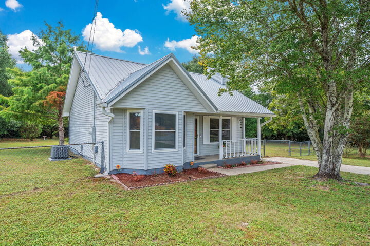 Property Photo:  3316 Colonial Court  FL 32539 
