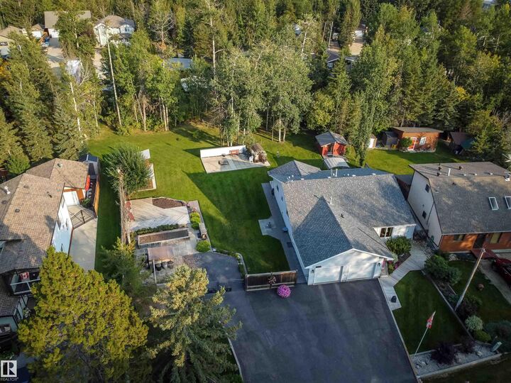 Property Photo:  1087 10 Street  AB T0E 1A0 