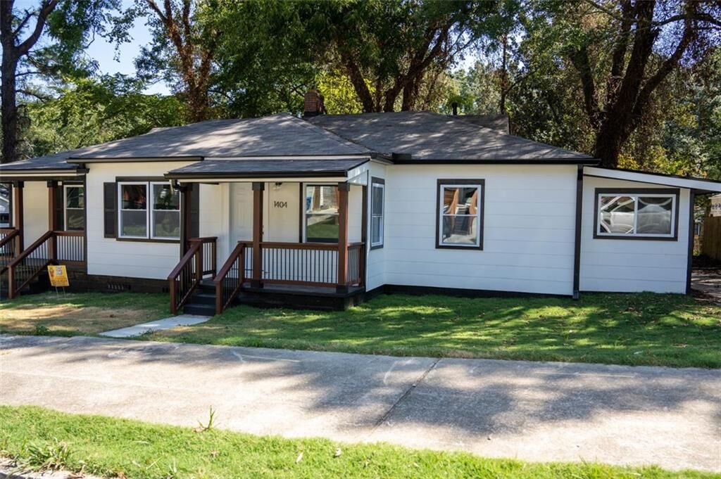 Property Photo:  1404 Byrere Terrace SW  GA 30310 