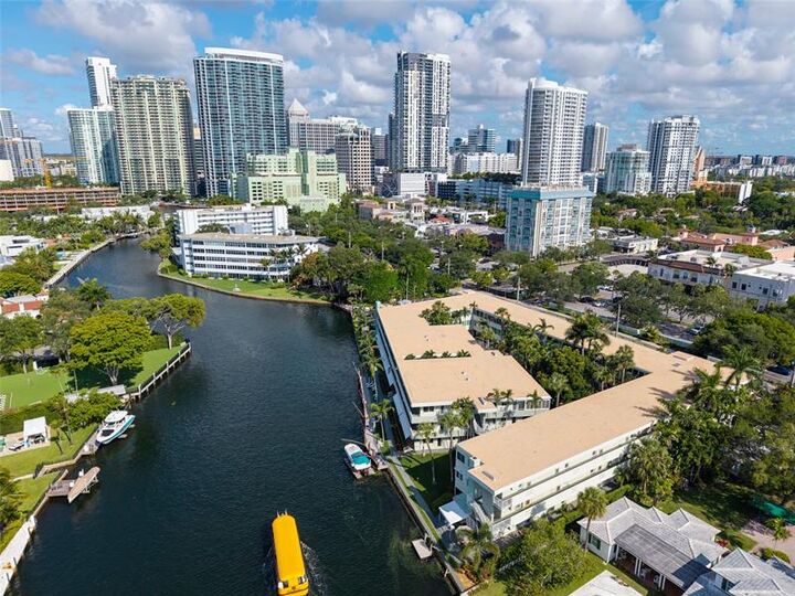 Property Photo: 1000 SE 4th St 117 & 118 FL 33301