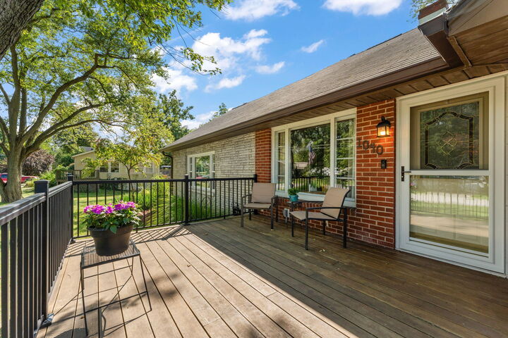 Property Photo:  1040 Waverly Road  IN 46304 