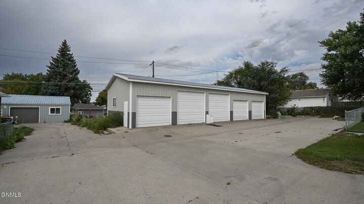 Property Photo: 512 21st Street ND 58501