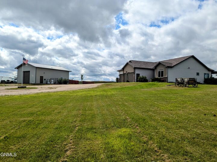 2467 Labrador Drive  Mandan ND 58554 photo