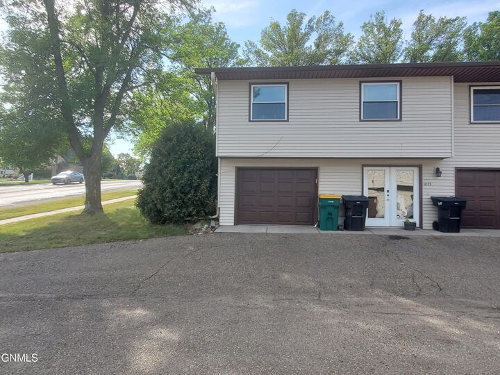 1832 Divide Avenue E 9  Bismarck ND 58501 photo