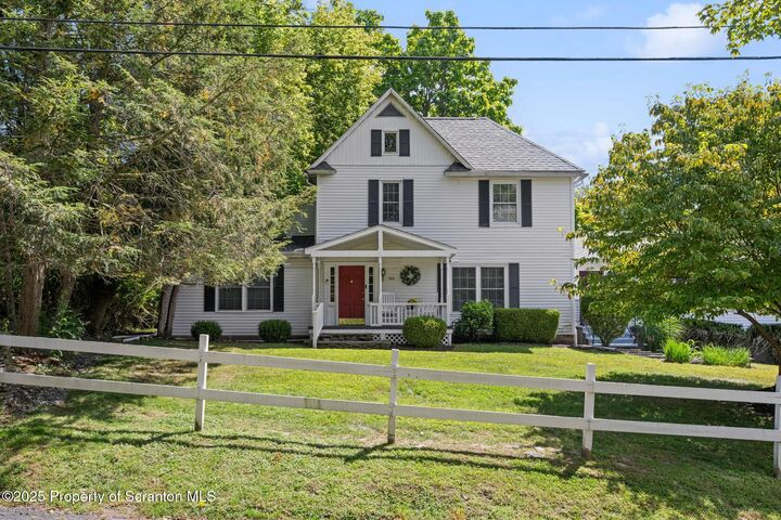 Property Photo: 106 Waverly Road PA 18414
