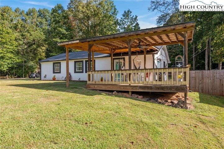 Property Photo:  307 Pinehaven Drive  NC 27292 
