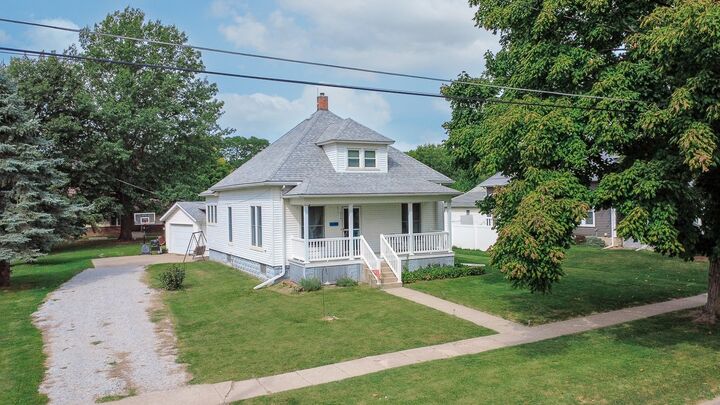 Property Photo:  616 S Stone Street  IA 52591 