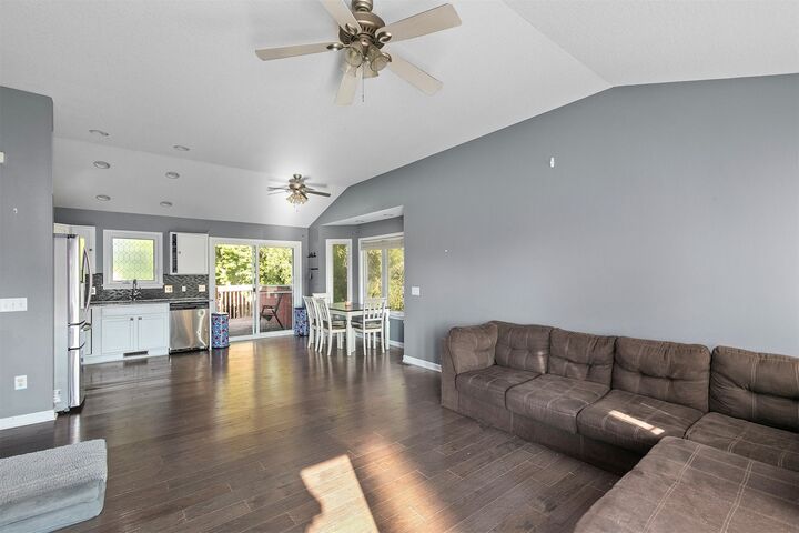 Property Photo: 1220 E 38th Street IA 50317