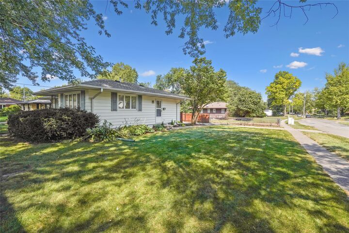 Property Photo:  4301 Aurora Avenue  IA 50310 