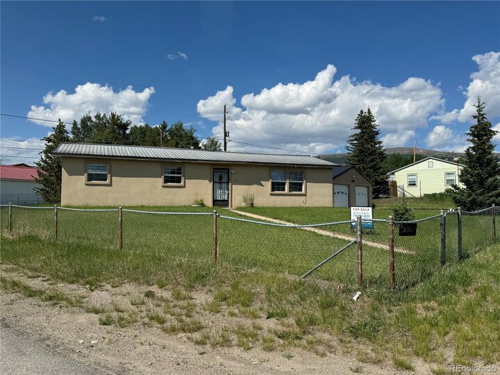 Property Photo:  300 E 6th St  CO 80461 