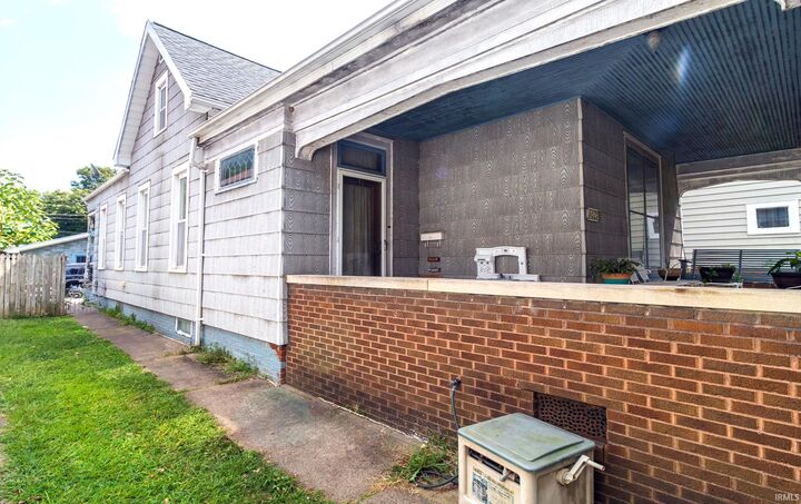 Property Photo:  1021 N Second Avenue  IN 47710 
