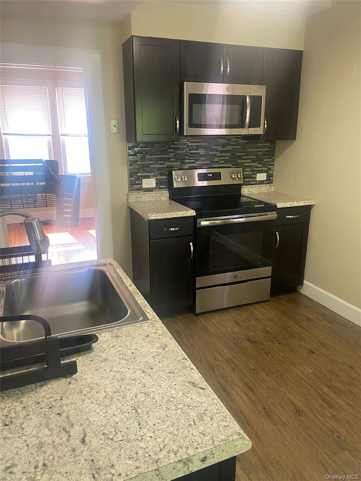 Property Photo:  378 Elwood Avenue 2  NY 10532 