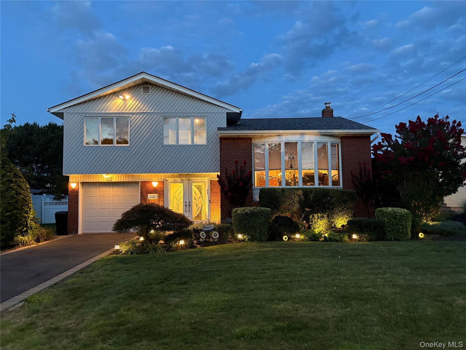 Property Photo:  33 W End Avenue  NY 11758 
