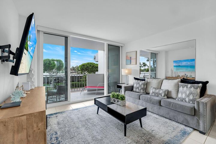 Property Photo:  140 Seaview Court 204S  FL 34145 