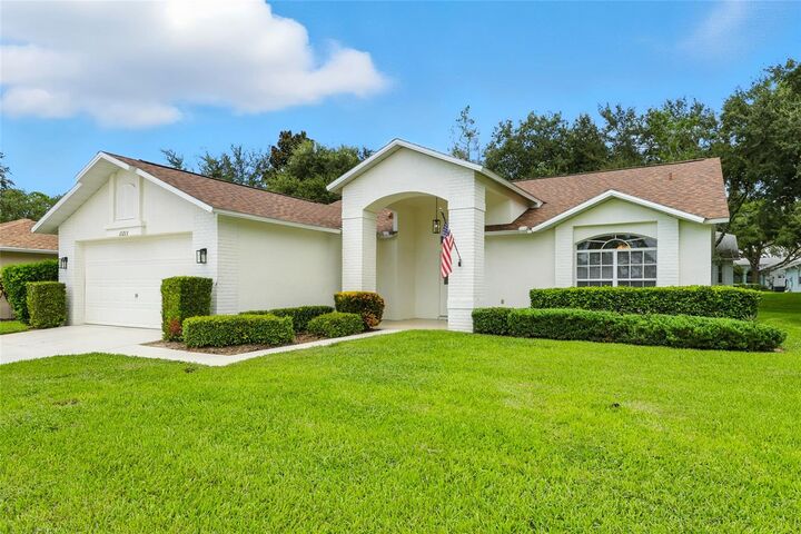 Property Photo: 11213 Brooklawn Drive FL 34667