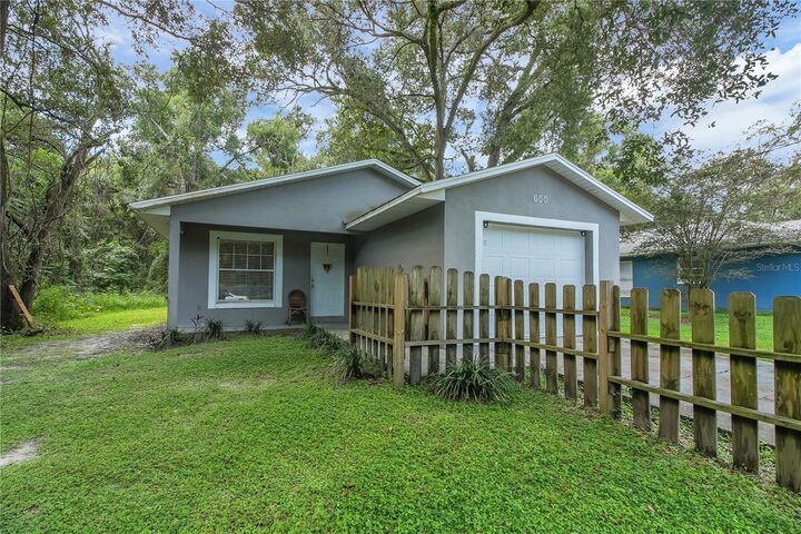 Property Photo: 600 W Clarke Street FL 34785