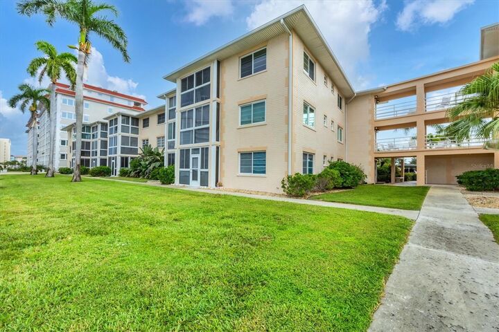 200 The Esplanade N B20  Venice FL 34285 photo