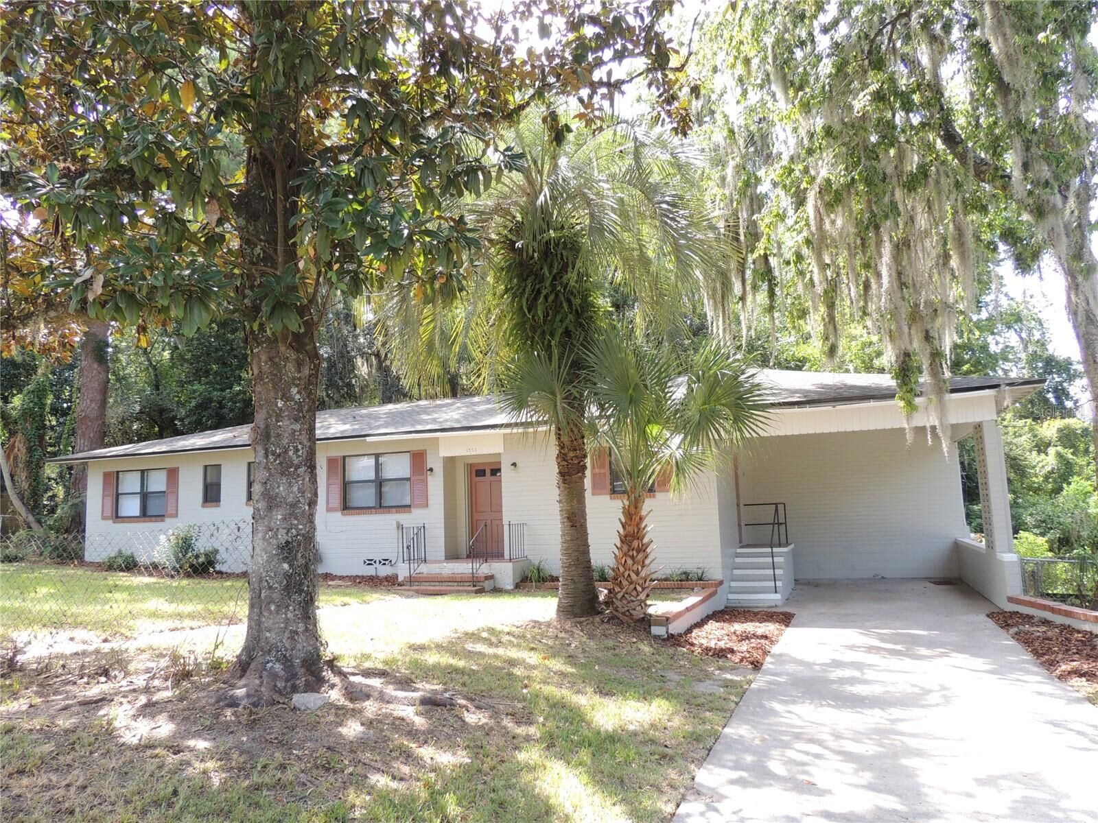 Property Photo: 1553 NW 21st Avenue FL 32605