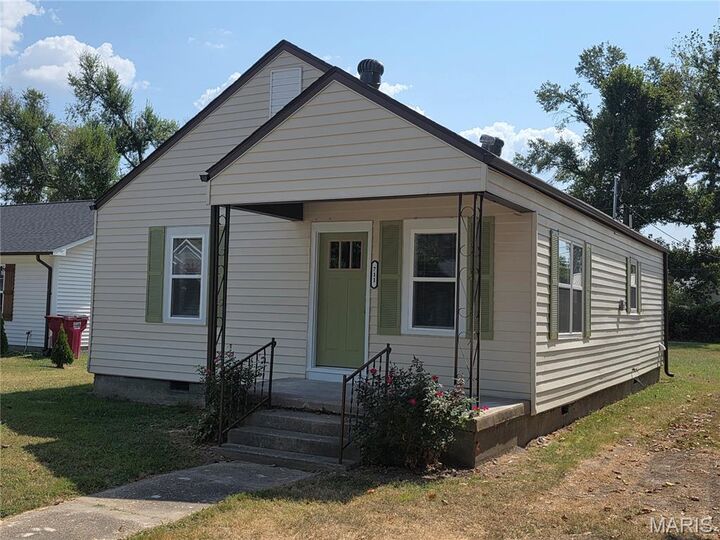 Property Photo: 711 E Kathleen Street MO 63801