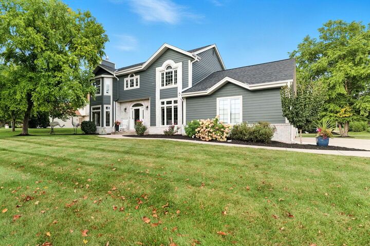 5130 S Nicolet Dr  New Berlin WI 53151 photo