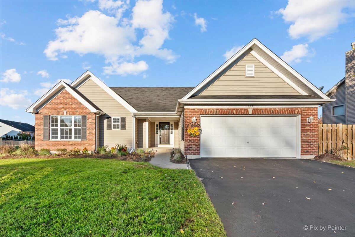 Property Photo: 583 Bayfield Drive IL 60115