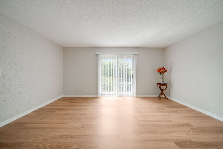 Property Photo: 3856 S Parkway Drive 2A IL 60062