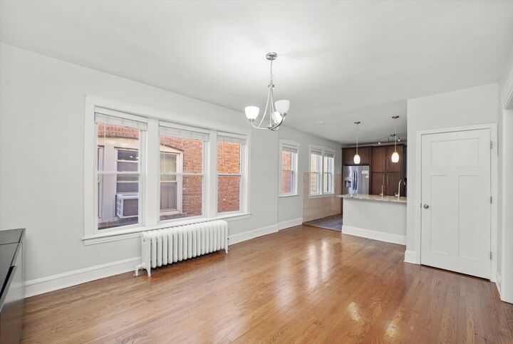 Property Photo: 5436 W Dakin Street IL 60641