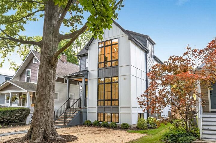 Property Photo:  2422 Grant Street  IL 60201