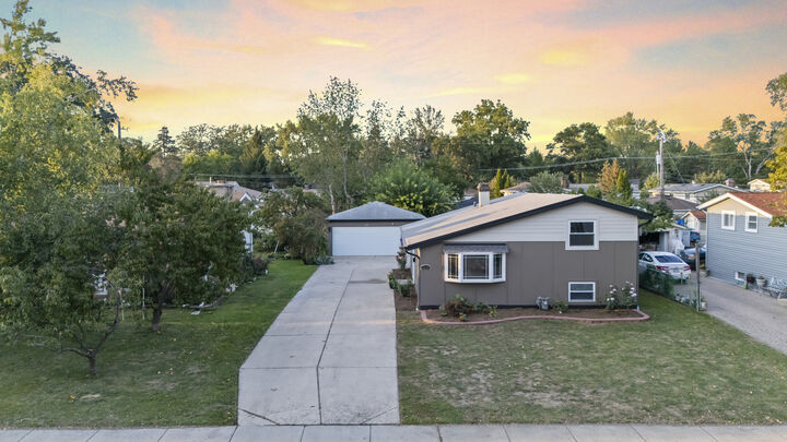 Property Photo: 1514 Amarillo Drive IL 60110