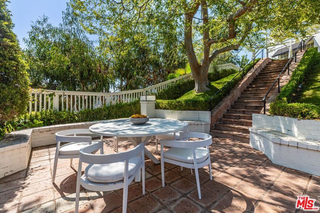 Property Photo: 1600 Summitridge Drive CA 90210