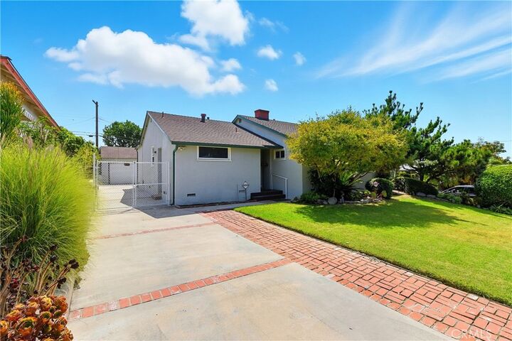 Property Photo:  812 Uclan Drive  CA 91504 