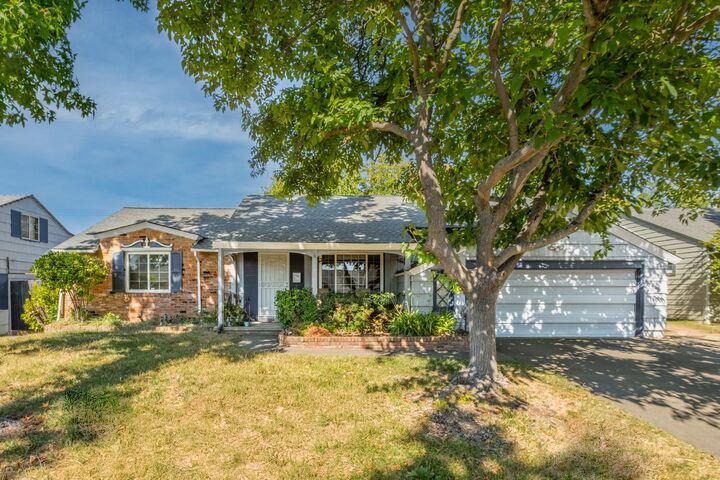 Property Photo: 2113 Weldon Way CA 95825