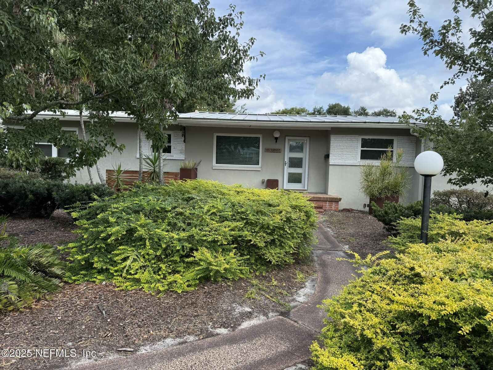 Property Photo: 3859 Via De La Reina FL 32217