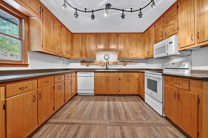 Property Photo: 260 Flat Creek Crossing GA 30513