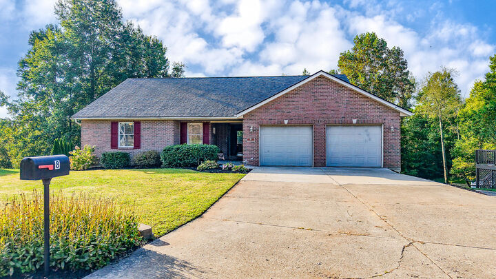 Property Photo: 8 Ridge View Circle KY 41035