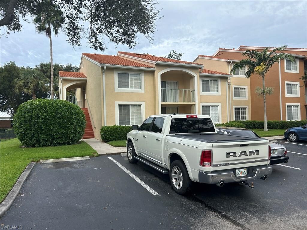 Property Photo: 1210 Wildwood Lakes Blvd 202 FL 34104