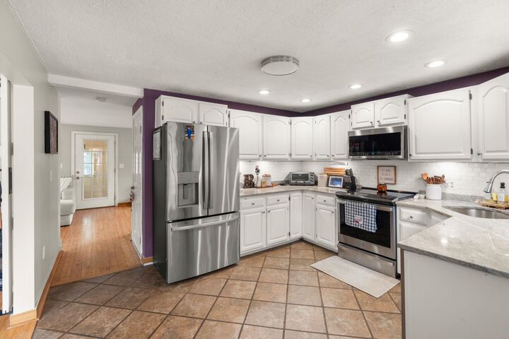 Property Photo:  18 Field Avenue  NH 03079 