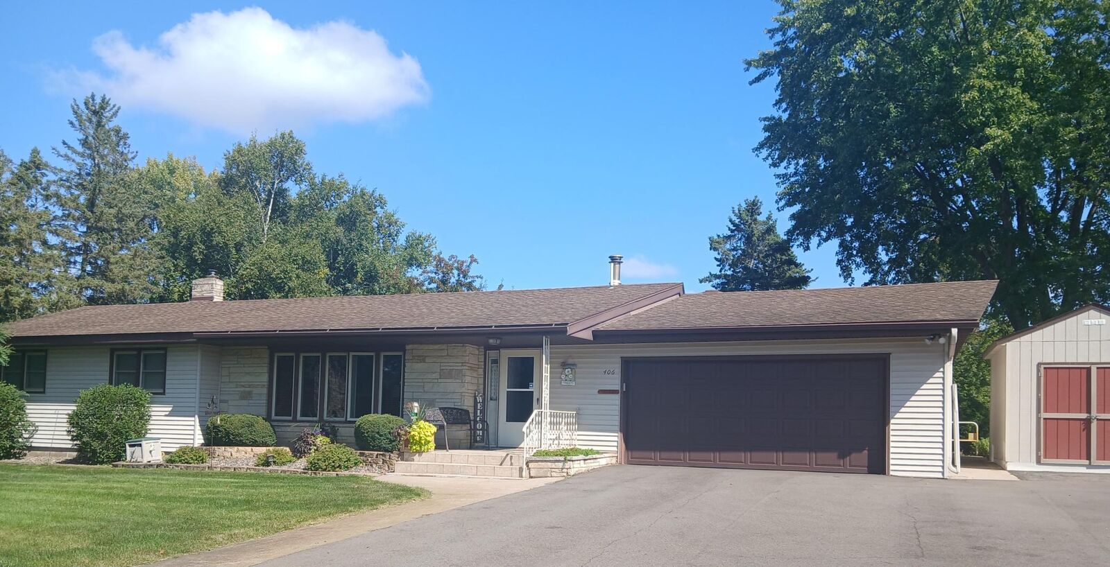 Property Photo: 406 2nd Avenue S MN 56387