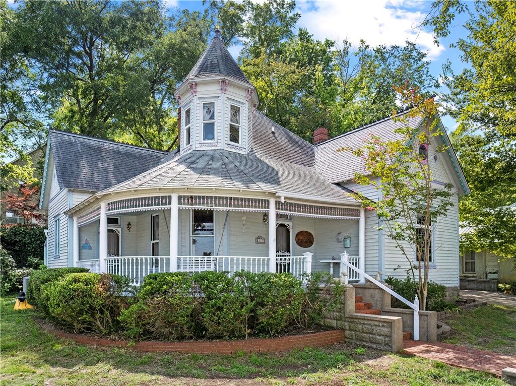 Property Photo:  610 W Central Avenue  AR 72601 