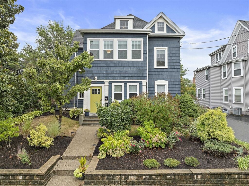 Property Photo: 32 Royal Street 2 MA 02472
