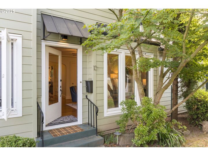 Property Photo:  1411 SE 30th Ave 10  OR 97214 