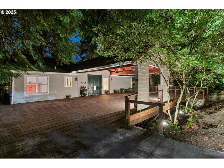 4068 SW Hewett Blvd  Portland OR 97221 photo