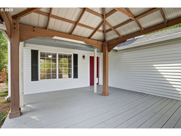 Property Photo: 9718 NE 45th Pl WA 98665