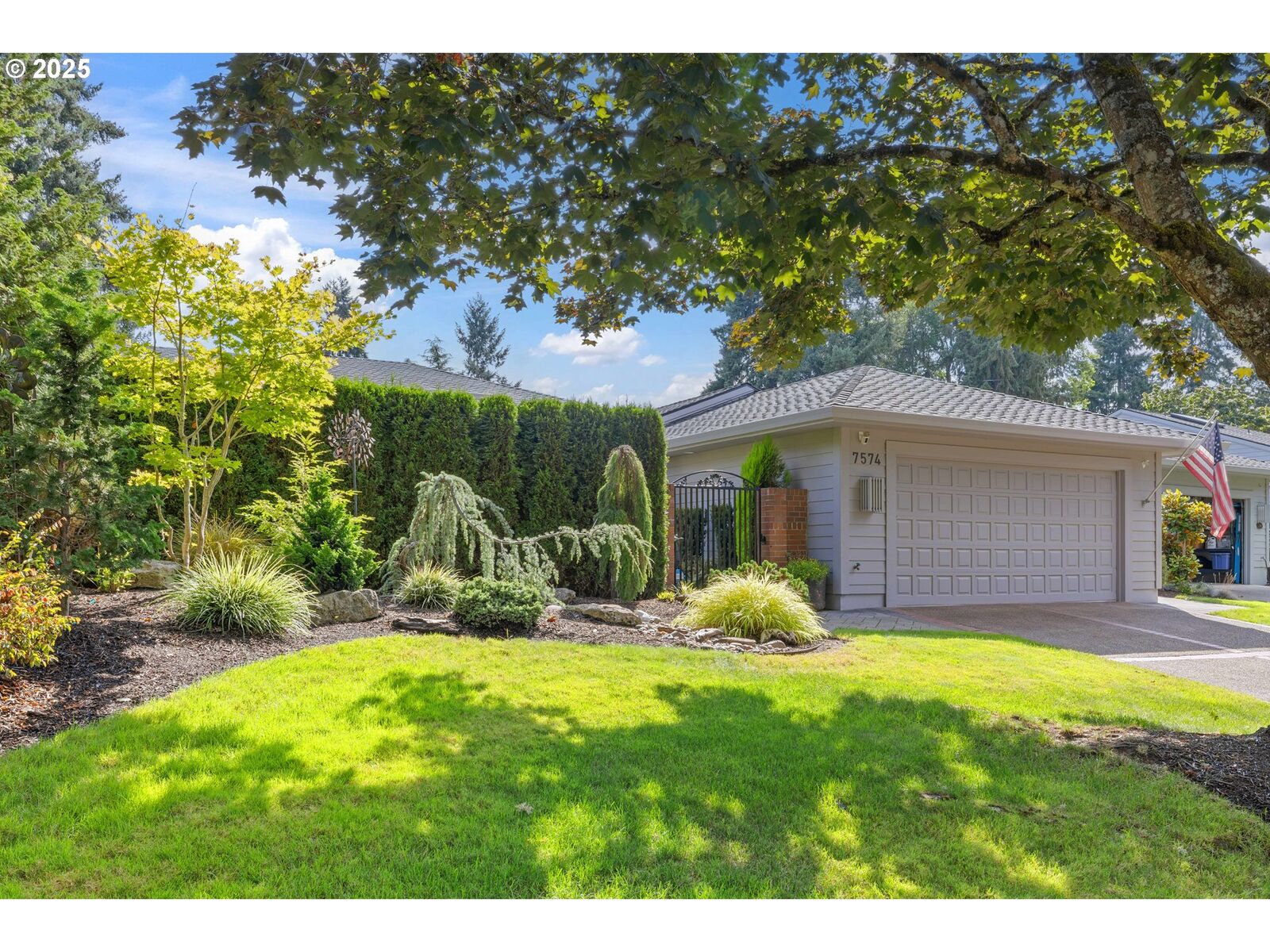 Property Photo:  7574 SW Arbor Glen Ct  OR 97070 