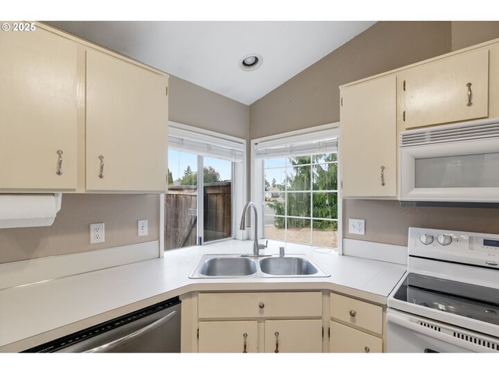 Property Photo:  1411 SE 152nd Ct  WA 98683 