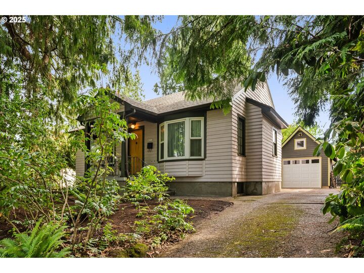 6216 NE 29th Ave  Portland OR 97211 photo