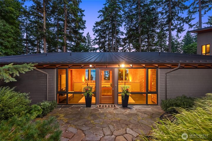 Property Photo:  11121 NE Brownell Lane  WA 98110 