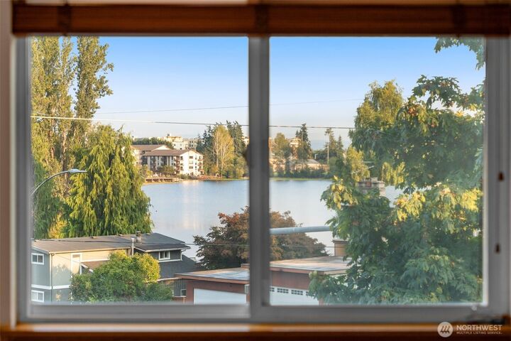 Property Photo:  13709  Greenwood Avenue N  WA 98133